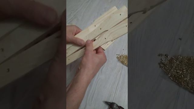 30.04.21. Установка бронзовых втулок в планки пчелиных рамок, легко и быстро. смотреть онлайн