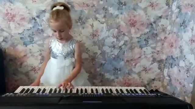 Soft Mozart. Трезвучия До мажор левой рукой с метрономом в среднем темпе смотреть онлайн