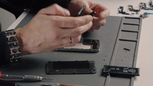 iPhone, который выжил. Ремонт iPhone 4 с гравировкой для подписчика смотреть онлайн