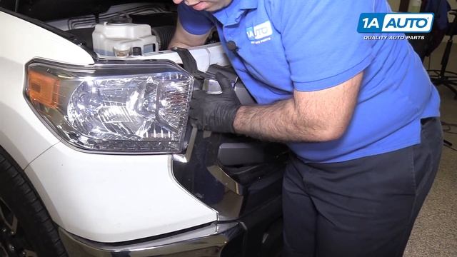 How to Replace Front Grille Emblem 14-19 Toyota Tundra смотреть онлайн
