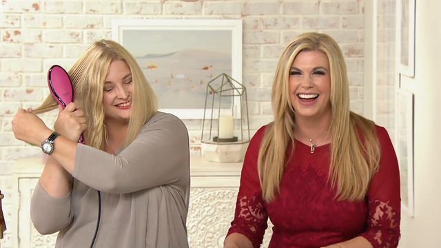 Illustra Beauty Ceramic Styling Brush with Travel Bag & Hair Clips on QVC смотреть онлайн