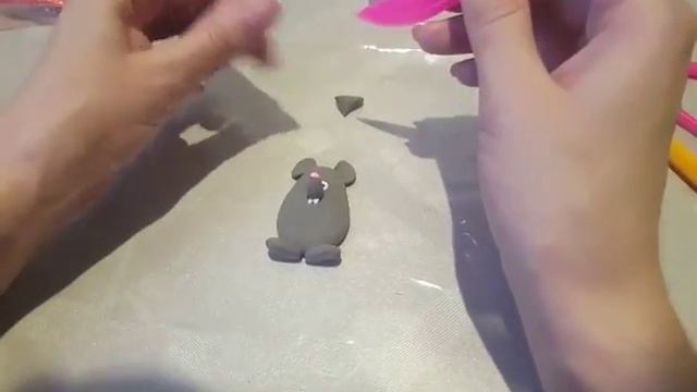 МК Полимерная глина. Урок 5. Лепим магнит "Мышонок с сердечком". смотреть онлайн