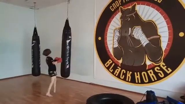Мясникова Настя, 10 лет. Удары ногами. Тайский бокс. Тренер: Ратманский С.И. СК "Black Horse" смотреть онлайн