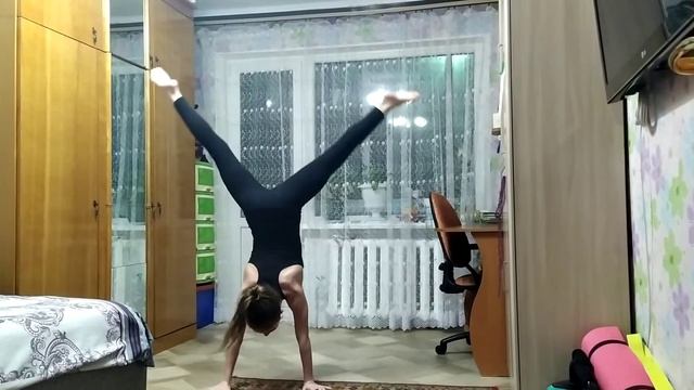 Стойка на руках, спичаг - ноги вместе - ноги врозь смотреть онлайн