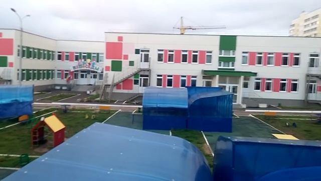 Ветер снес детскую площадку в 203 садике. смотреть онлайн