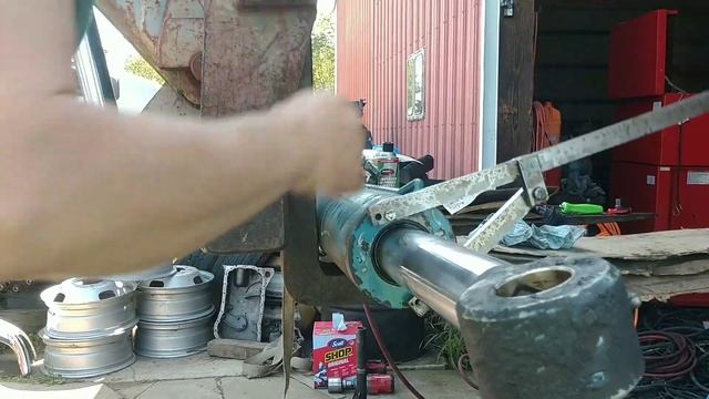 GRADALL HYDRAULIC CYLINDER REPAIR W/ C.E. SMITH