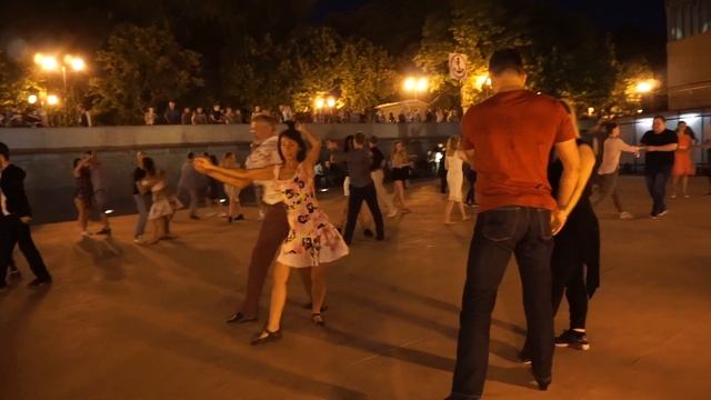 Румба - Open air - Бальные танцы в Парке Горького, Москва, 14 августа 2018 смотреть онлайн