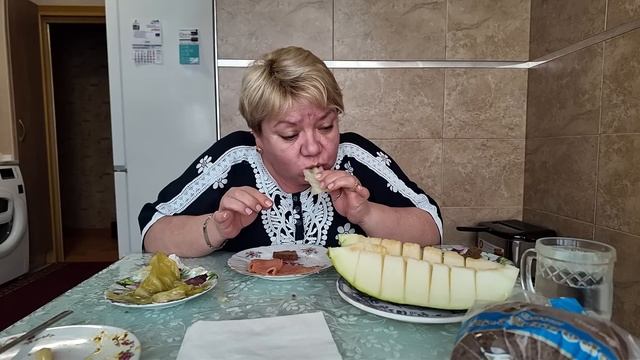МУКБАНГ|Капуста с рыбой,яичница в сливочным масле,MUKBANG|cabbage,fish,scrambled eggs,melon не ASMR смотреть онлайн