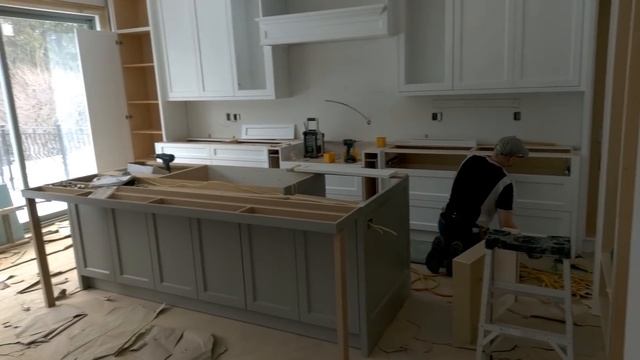 Кухня, шкафчики, полочки в Канаде. смотреть онлайн