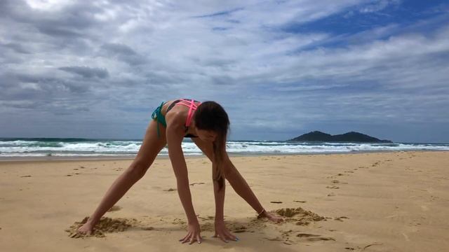 15 MIN FLOW TO FIREFLY - beach yoga / no props I Gillian Elizabeth смотреть онлайн