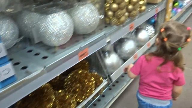СКОРО НОВЫЙ ГОД НОВОГОДНИЕ ИГРУШКИ ОЛЕНИ СОБАЧКИ ПОДАРКИ ^ ДЕТСКИЕ ПЕСЕНКИ Jingle bells для детей смотреть онлайн