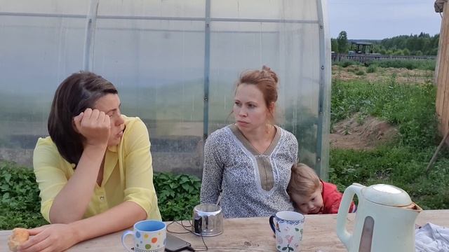 Жизнь в деревне на краю земли // Юлия Артуровна по хозяйствам