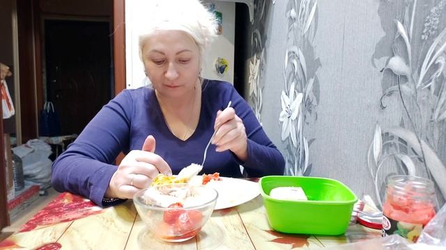 MUKBANG/ПЮРЕШКА С КУРОЧКОЙ/НЕБОЛЬШАЯ  ПЕРЕПАЛОЧКА С ЖЕНЕЙ ИЗ-ЗА РАЗБОРА ЁЛКИ?