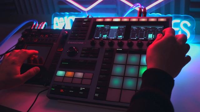 NATIVE INSTRUMENTS MASCHINE+ PLUS + KORG KAOSS PAD 3 (4K) @NativeInstruments @KorgOfficial