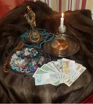 ШУБА -  АТРИБУТ БОГАТСТВА И СТАТУСА. ВЕДЬМИНА ИЗБА ▶️ ИНГА ХОСРОЕВА.
