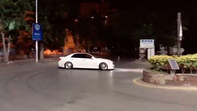 Toyota Mark X Drifting | Round About Drift | смотреть онлайн