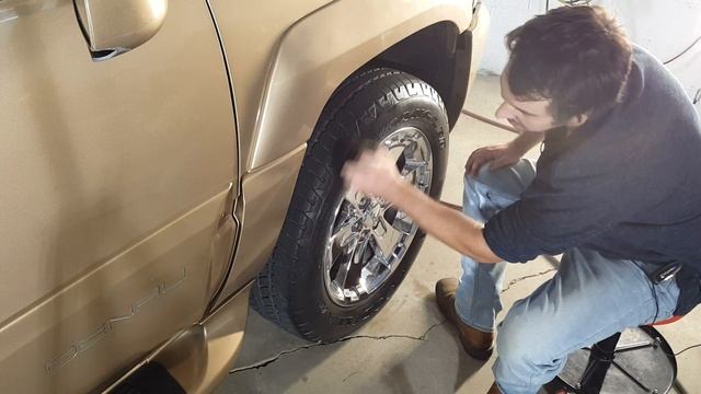 HOW TO APPLY CARPRO PERL / WATER BASED TIRE DRESSING/SHINE смотреть онлайн