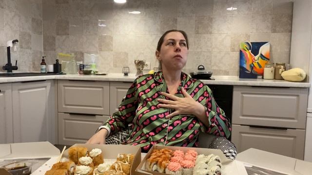 МУКБАНГ РОЛЛЫ?? Magic Roll Тюмень?? ПОДАРОК? С 1 сентября? MUKBANG SUSHI ROIIS #Тюмень смотреть онлайн