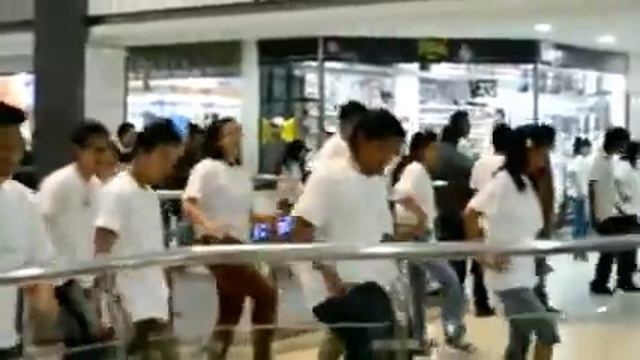 Flash Mob at Civil Mall by Alliance Francaise смотреть онлайн