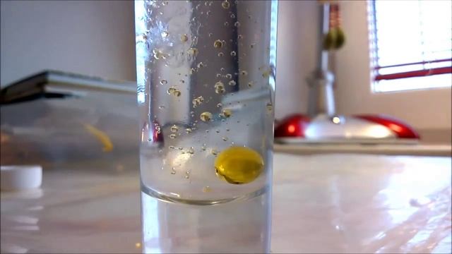 Эксперимент с маслом в спирте (форма жидкости) смотреть онлайн