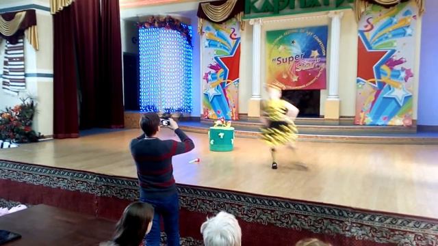 Хореографічна композиція "Весела бджілка" виконує Балаболіна Крістіна. смотреть онлайн