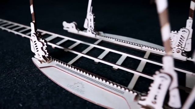 Конструктор UGEARS Модель «Переезд и рельсы» смотреть онлайн