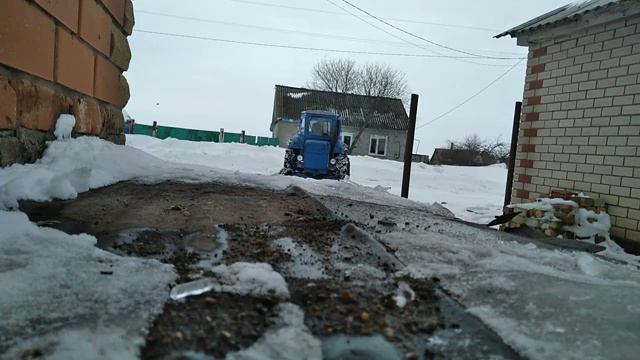 Трактор т 40, засадил трактор в снегу, снова уборка снега смотреть онлайн