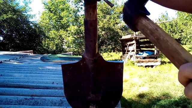Как выбить из лопаты сломанную часть древка смотреть онлайн