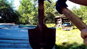 Как выбить из лопаты сломанную часть древка