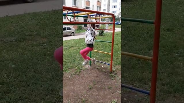 ?♂️?♀️?♂️ ТРЕНИРУЕМСЯ НА ДЕТСКОЙ СПОРТИВНОЙ ПЛОЩАДКЕ ДЕЛАЕМ УПРАЖНЕНИЯ. ИГРАЕМ В ИГРЫ. смотреть онлайн