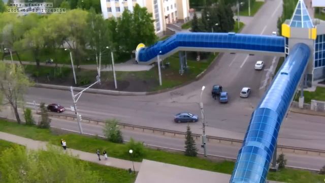 Нексия решила предпринять странный маневр, а второй автомобиль решил ускориться смотреть онлайн