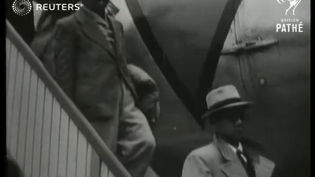 INDONESIA: Dutch and British delegates arrive in Java for conference (1946) смотреть онлайн