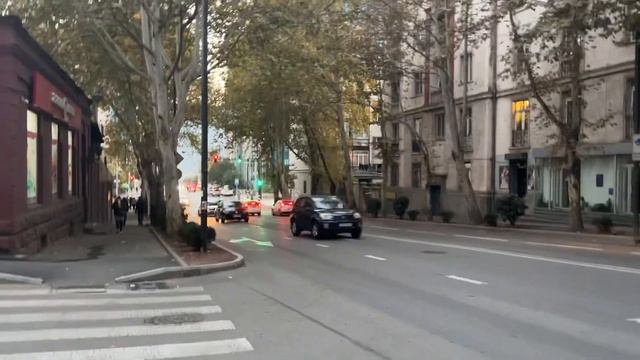 Тбилиси. Городок на Черноморской. Прогулка до проспекта Царицы Кетеван. Исани. смотреть онлайн