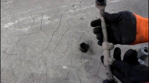 Замена средней рулевой тяги и пыльников наконечника на Chevrolet Niva 4х4 Шевроле Нива 2005 года