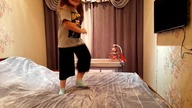 ПРАНК над МАМОЙ...Она будет злиться...? смотреть онлайн