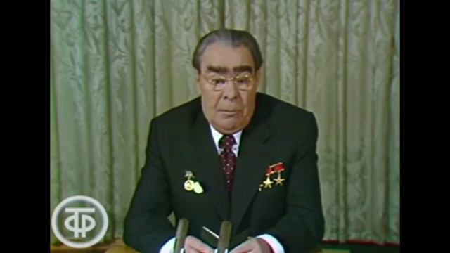 ЗАЧЕМ БРЕЖНЕВ ЦЕЛОВАЛ МУЖЧИН??? смотреть онлайн