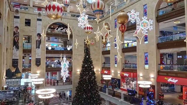 Центральный детский магазин украсили к новогодним праздникам смотреть онлайн
