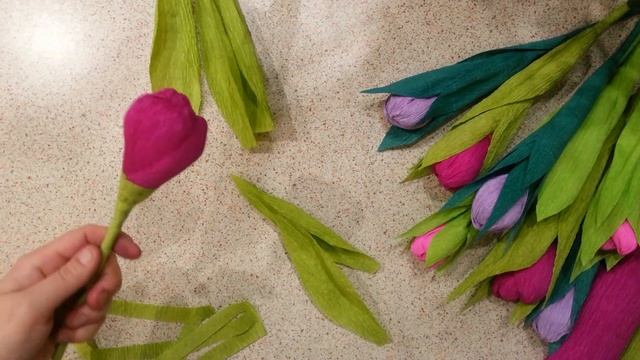 Тюльпаны из гофрированной бумаги .2 Мастер класса.Tulips made of corrugated paper смотреть онлайн