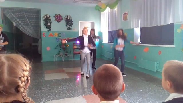 Танец на день учителя 7 класс!! смотреть онлайн