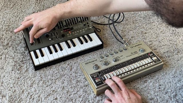 TR-606 - SH-01a - TR-Roland - Roland Boutique - 606 Day! смотреть онлайн