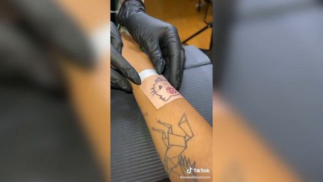 ЕВА МИЛЛЕР НАБИЛА НОВЫЕ ТАТУИРОВКИ ? // Miller Eva смотреть онлайн