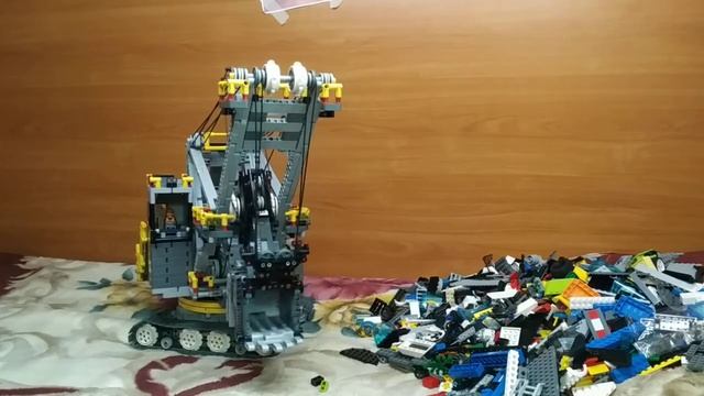 Lego Technic Moc. Экскаватор ЭКГ-8И, бульдозер Т-35.01, самосвал БелАЗ-7555В смотреть онлайн
