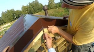 Монтаж конька и ветровиков