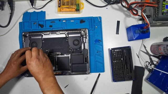 Limpieza Macbook Pro 2017 смотреть онлайн