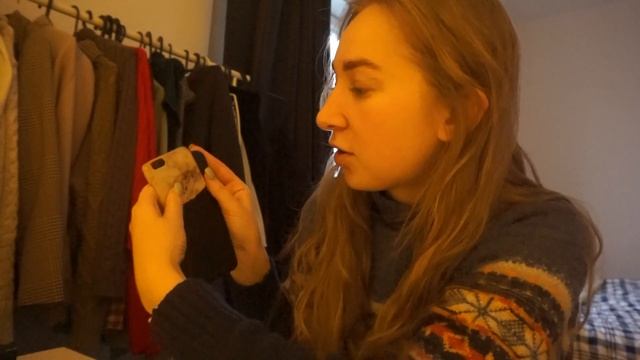 ВЛОГМАС| Что находится в моей коробке воспоминаний? Памятные фото и много скучаний смотреть онлайн