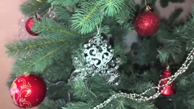 Нарядили елку. Что ребенку подарили в школе? смотреть онлайн