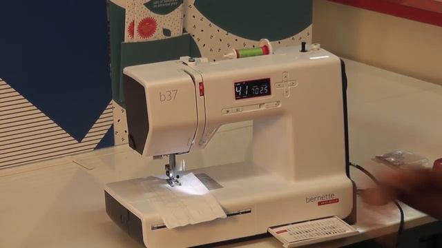 Bernette B37 Sewing machine Basics смотреть онлайн