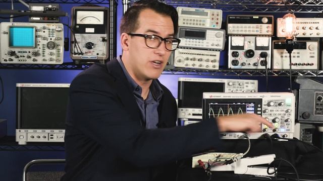 What is Inductance? The 3 Effects of Inductors - The 2-Minute Guru (s2e9) смотреть онлайн