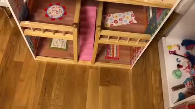 Расстановка мебели в кукольном домике смотреть онлайн
