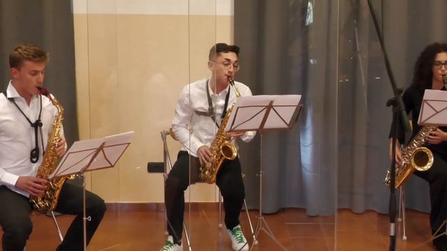 Quartetto di sax del Liceo Musicale di Aosta - "Klezmer Triptych" di M. Curtis смотреть онлайн